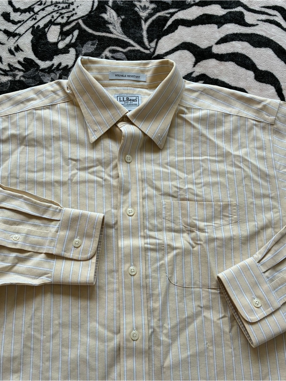 002 - MENS LL BEAN WRINKLE RESISTANT BUTTON LONG SLEEVE DRESS SHIRT